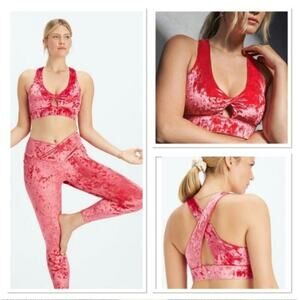 Fabletics Oasis Crushed Velour Twist Sports Bra Size: M